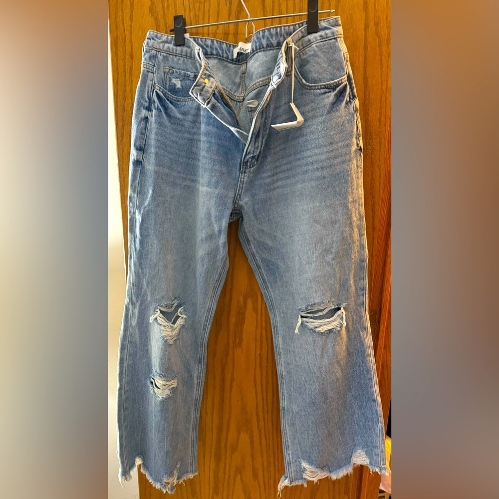 NWT Women’s Vervet Distressed Jeans Size 32